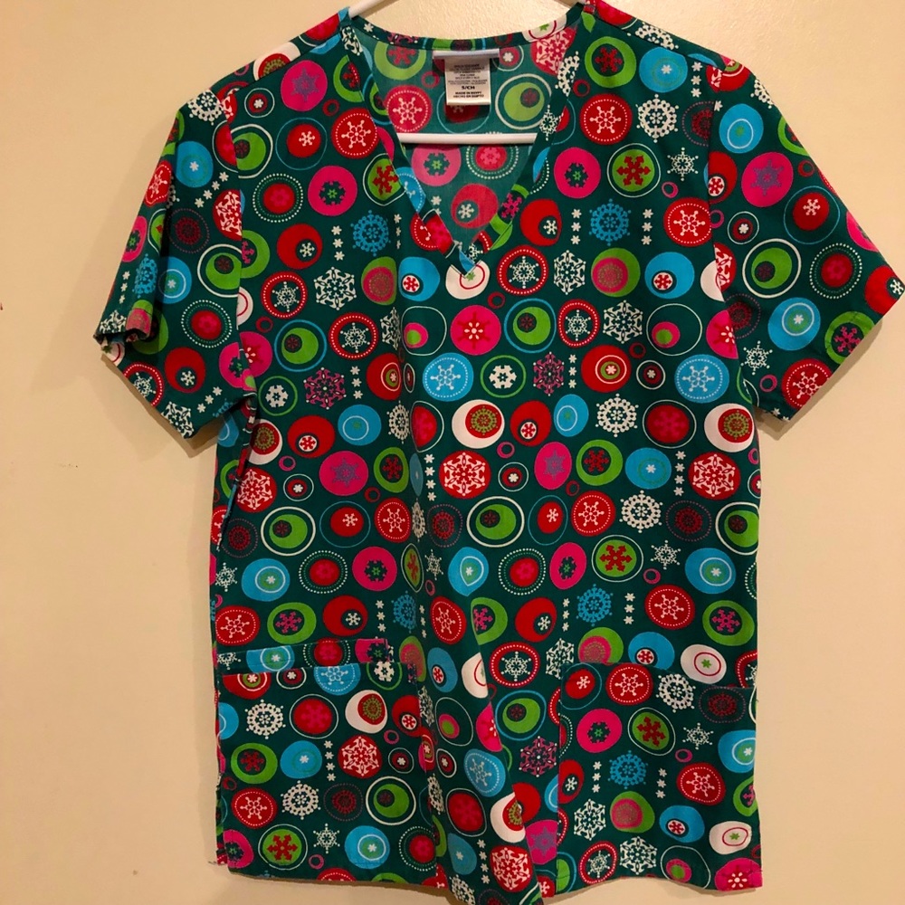 Christmas scrub top women’s size medium